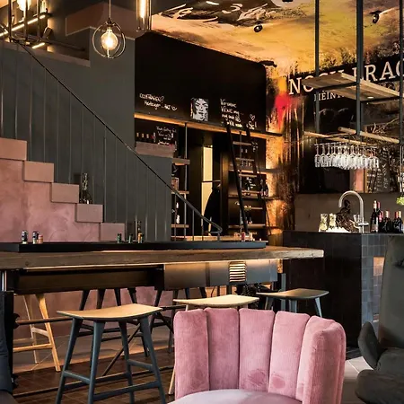 / Weingut Meintzinger Hotel Frickenhausen am Main