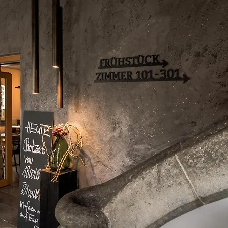 / Weingut Meintzinger Hotel Frickenhausen am Main