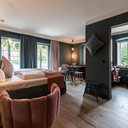 / Weingut Meintzinger Hotel