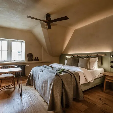 / Weingut Meintzinger Hotel Frickenhausen am Main