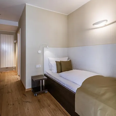 / Weingut Meintzinger Hotel Frickenhausen am Main