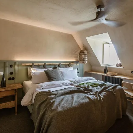 / Weingut Meintzinger Hotel