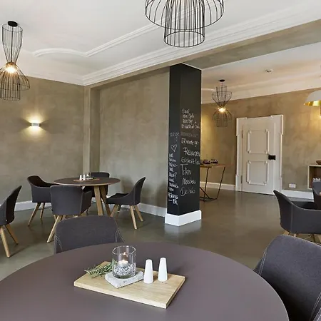 / Weingut Meintzinger Hotel Frickenhausen am Main
