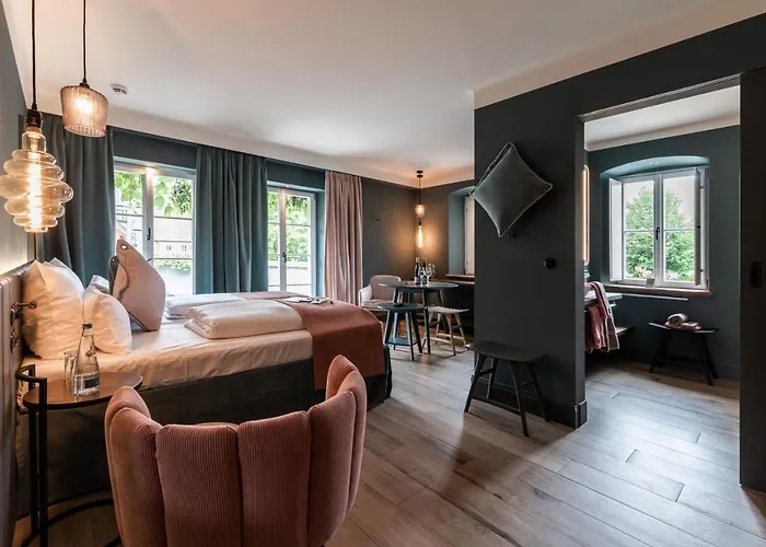/ Weingut Meintzinger Hotell