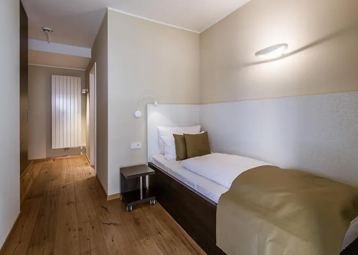 / Weingut Meintzinger Hotell Frickenhausen am Main