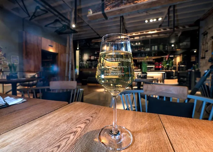 / Weingut Meintzinger Hotell